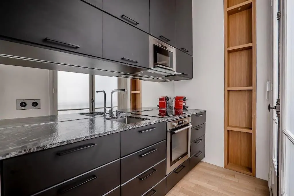 Goodguest- Luxe Stade Tour Eiffel 2Bdr Paris Apartment