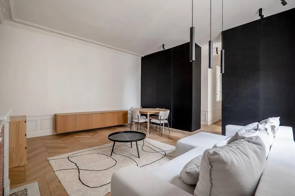 Goodguest- Luxe Stade Tour Eiffel 2Bdr Paris 0*,  Frankreich