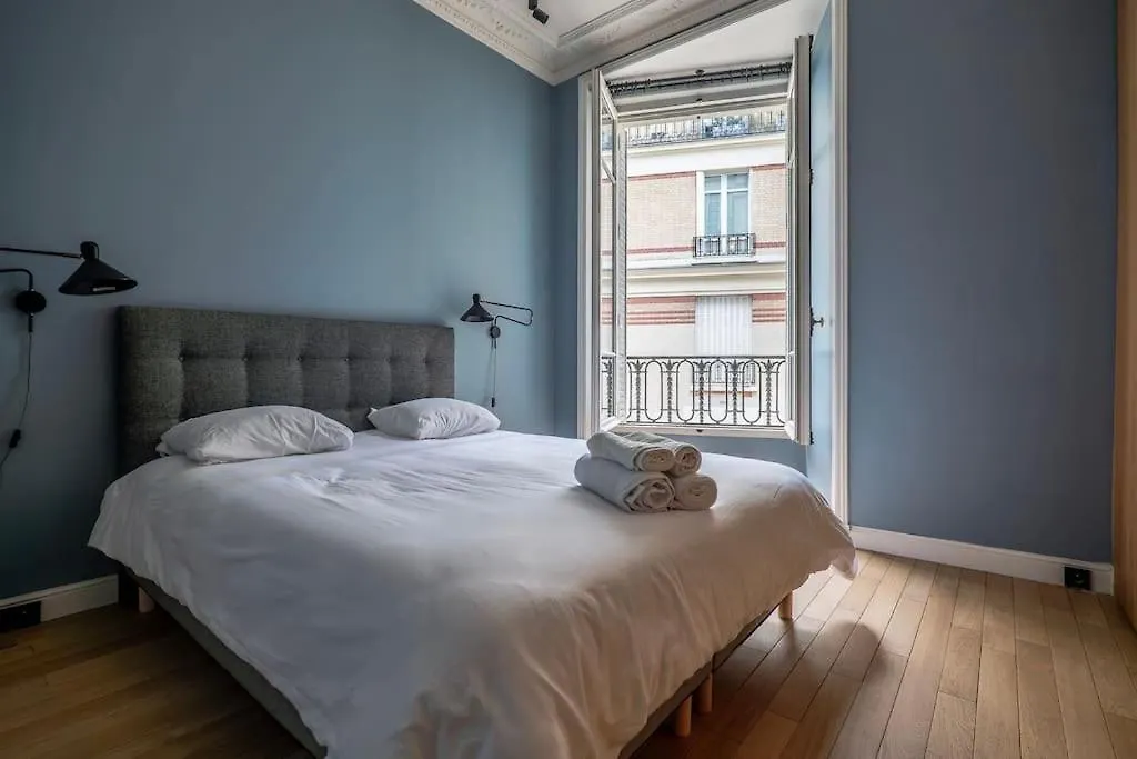 Apartment Goodguest- Luxe Stade Tour Eiffel 2Bdr Paris
