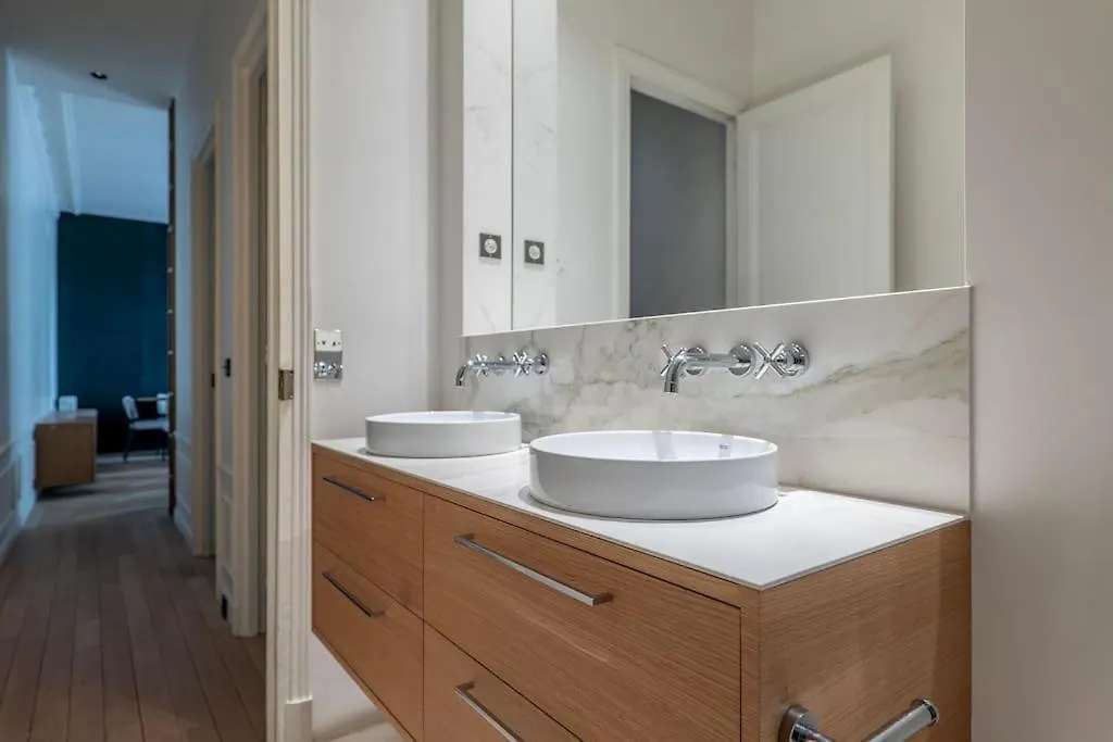 Apartment Goodguest- Luxe Stade Tour Eiffel 2Bdr Paris